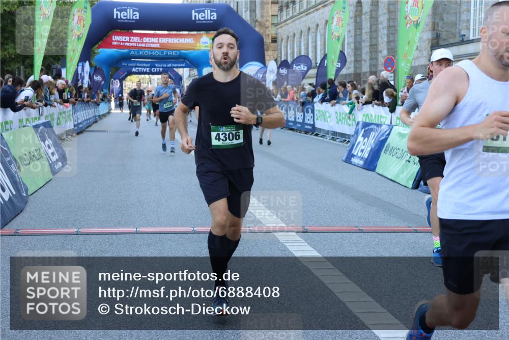 01.09.2024 - BARMER Alsterlauf Strokosch-Dieckow http://msf.ph/oto/6888408 01.09.2024 09:50:44 Ziel 2189, 2480, 2538, 2957, 3148, 3417, 3890, 4095, 4108, 4183, 4228, 4306, 4321, 4467, 4662, 4916, 5250, 8115 meine-sportfotos.de