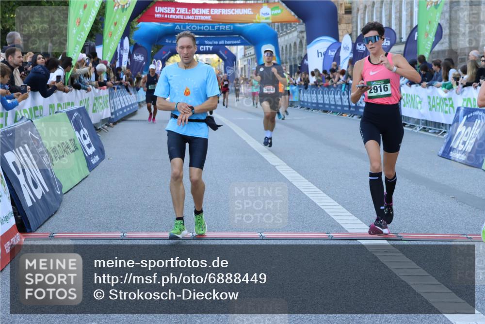 01.09.2024 - BARMER Alsterlauf Strokosch-Dieckow http://msf.ph/oto/6888449 01.09.2024 09:51:02 Ziel 2450, 2916, 2994, 3391, 3663, 5256, 5289, 8295 meine-sportfotos.de