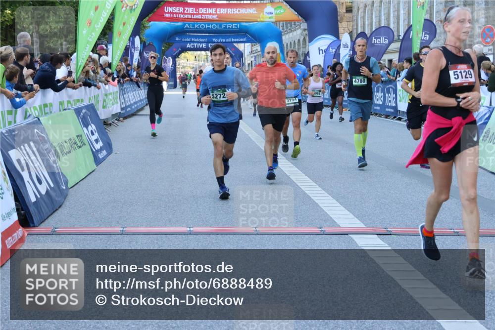 01.09.2024 - BARMER Alsterlauf Strokosch-Dieckow http://msf.ph/oto/6888489 01.09.2024 09:51:16 Ziel 1241, 2235, 2650, 2706, 3794, 3861, 3868, 4100, 4238, 4678, 4780, 4876, 5062, 5102, 5129, 5134, 5152, 5272, 8048, 8064 meine-sportfotos.de