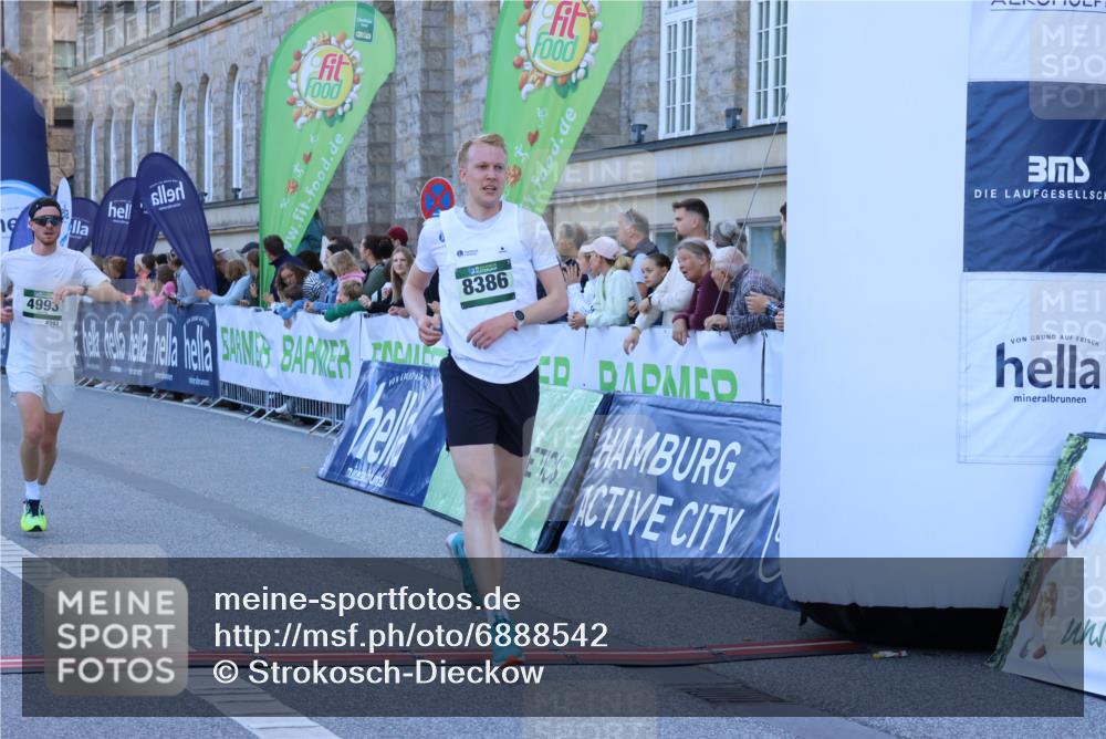01.09.2024 - BARMER Alsterlauf Strokosch-Dieckow http://msf.ph/oto/6888542 01.09.2024 09:38:11 Ziel 2894, 4993, 5179, 8386 meine-sportfotos.de