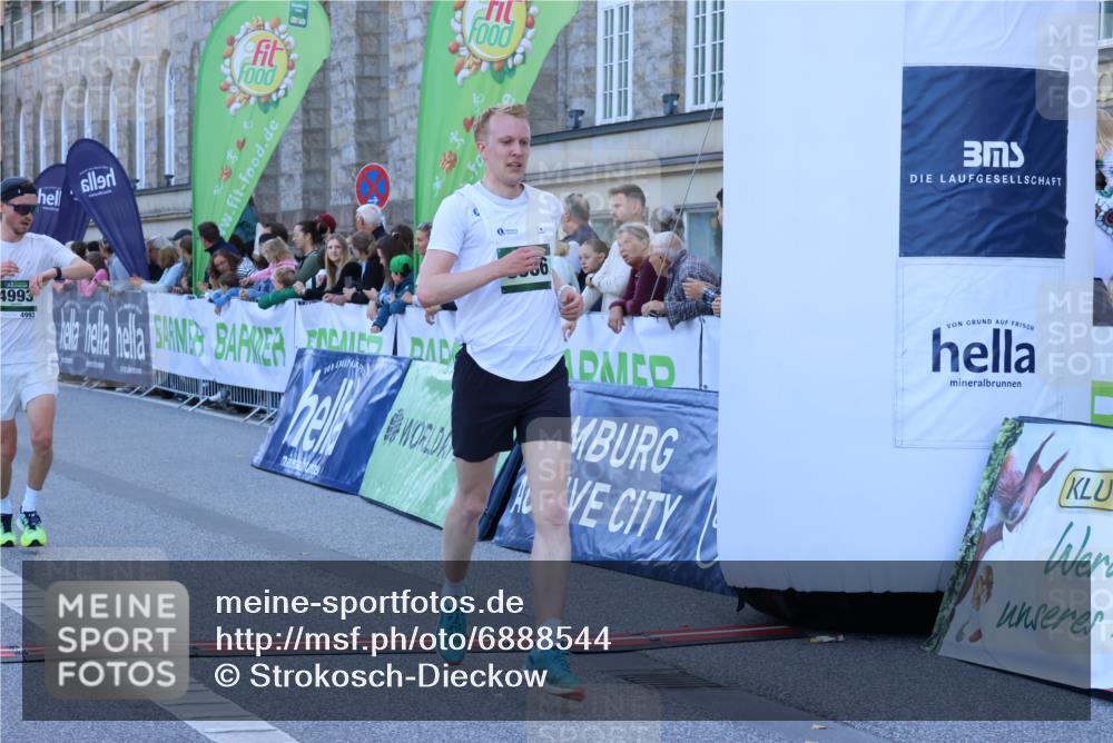 01.09.2024 - BARMER Alsterlauf Strokosch-Dieckow http://msf.ph/oto/6888544 01.09.2024 09:38:11 Ziel 2894, 4993, 5179, 8386 meine-sportfotos.de