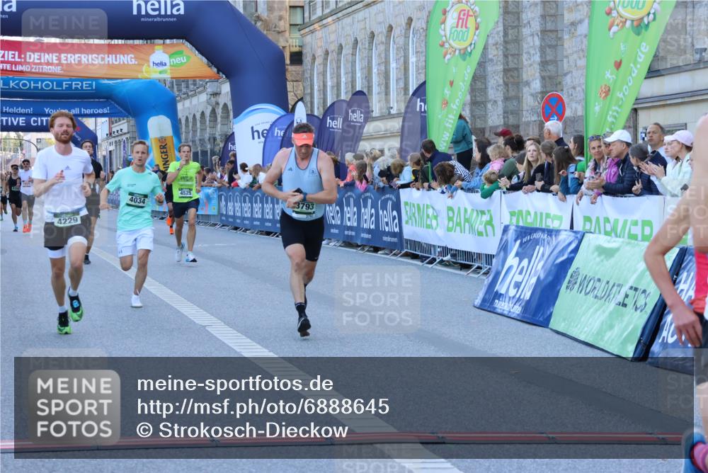 01.09.2024 - BARMER Alsterlauf Strokosch-Dieckow http://msf.ph/oto/6888645 01.09.2024 09:39:00 Ziel 3286, 3398, 3585, 3604, 3701, 3793, 4034, 4098, 4229, 4525, 4849, 4955, 5017, 5044, 8380 meine-sportfotos.de