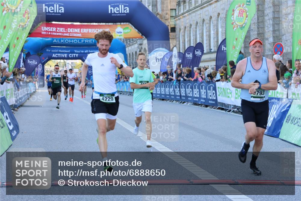 01.09.2024 - BARMER Alsterlauf Strokosch-Dieckow http://msf.ph/oto/6888650 01.09.2024 09:39:01 Ziel 3286, 3398, 3585, 3604, 3701, 3793, 4034, 4098, 4229, 4525, 4849, 4955, 5017, 5044, 8360, 8380 meine-sportfotos.de