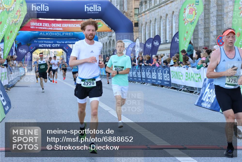 01.09.2024 - BARMER Alsterlauf Strokosch-Dieckow http://msf.ph/oto/6888652 01.09.2024 09:39:02 Ziel 3286, 3398, 3585, 3604, 3701, 3793, 4034, 4098, 4229, 4525, 4849, 4955, 5017, 5044, 8360, 8380 meine-sportfotos.de