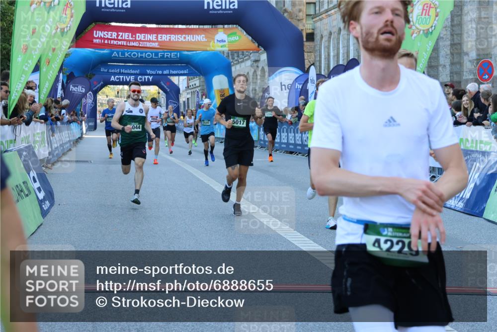 01.09.2024 - BARMER Alsterlauf Strokosch-Dieckow http://msf.ph/oto/6888655 01.09.2024 09:39:03 Ziel 3286, 3585, 3604, 3701, 3793, 4034, 4229, 4525, 4849, 4955, 5017, 5044, 8331, 8360, 8380 meine-sportfotos.de