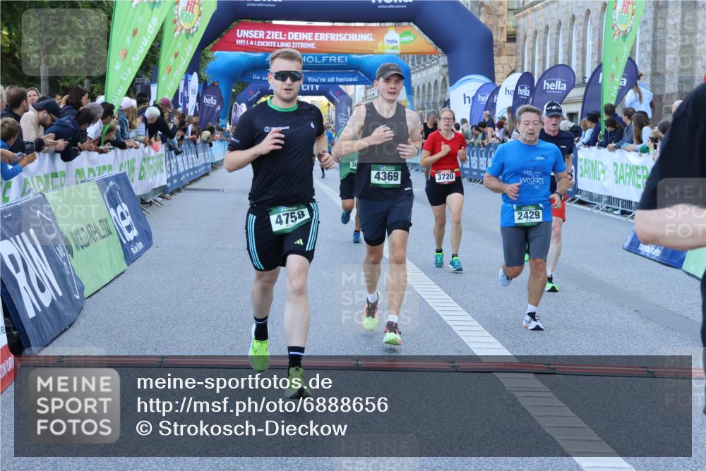 01.09.2024 - BARMER Alsterlauf Strokosch-Dieckow http://msf.ph/oto/6888656 01.09.2024 09:52:28 Ziel 2188, 2429, 3037, 3235, 3306, 3720, 4179, 4369, 4758, 4773, 4864, 4933, 5086, 5236, 8269 meine-sportfotos.de