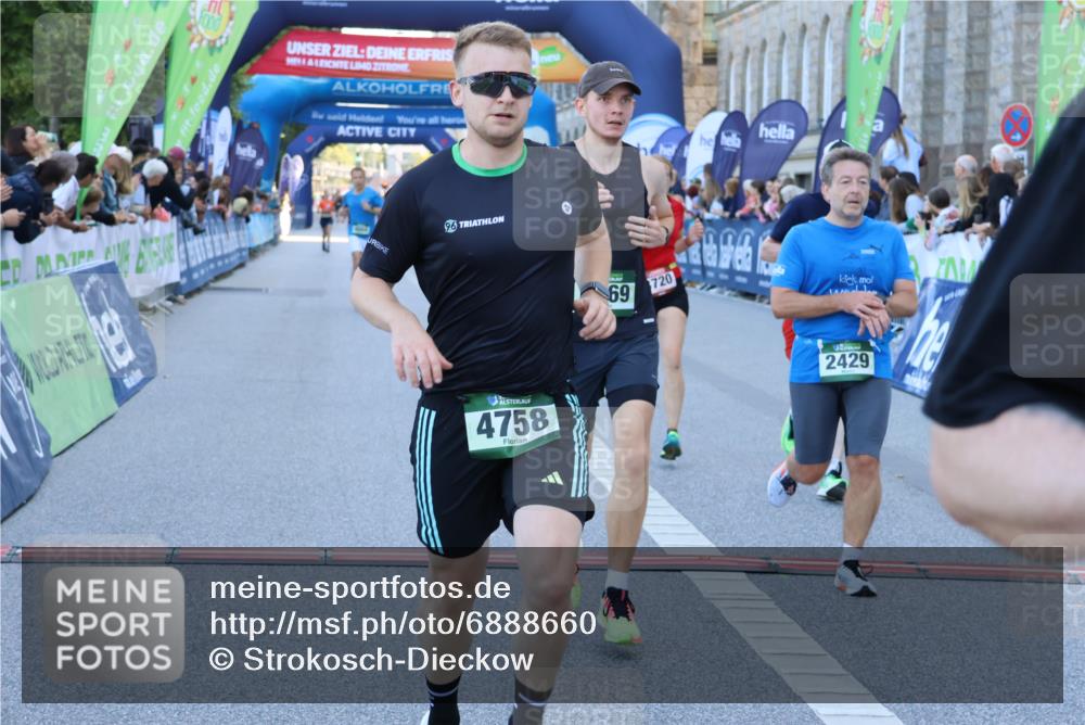 01.09.2024 - BARMER Alsterlauf Strokosch-Dieckow http://msf.ph/oto/6888660 01.09.2024 09:52:28 Ziel 2188, 2429, 3037, 3235, 3306, 3720, 4179, 4369, 4758, 4773, 4864, 4933, 5086, 5236, 8269 meine-sportfotos.de