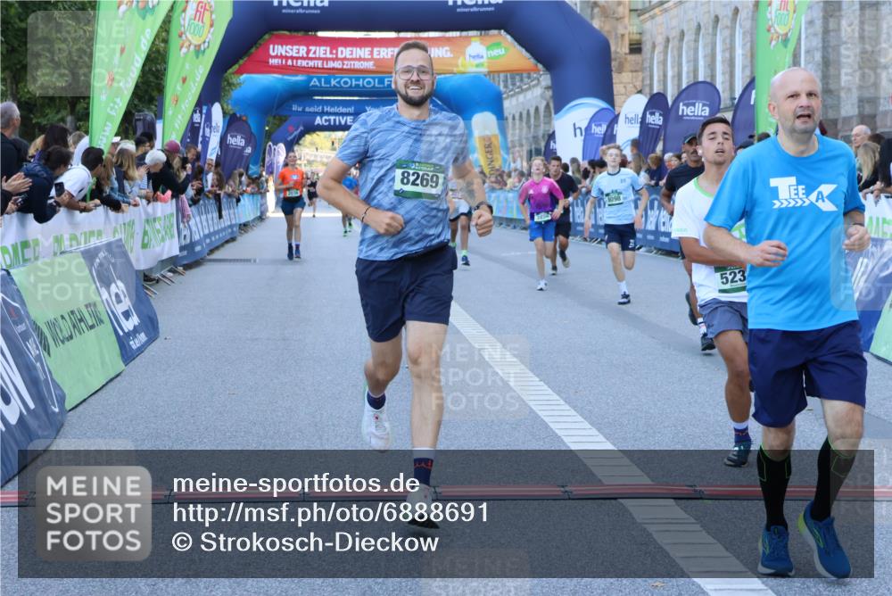 01.09.2024 - BARMER Alsterlauf Strokosch-Dieckow http://msf.ph/oto/6888691 01.09.2024 09:52:38 Ziel 2036, 2453, 3235, 3377, 3716, 3858, 4077, 4200, 4203, 4658, 4933, 5236, 8095, 8098, 8269 meine-sportfotos.de