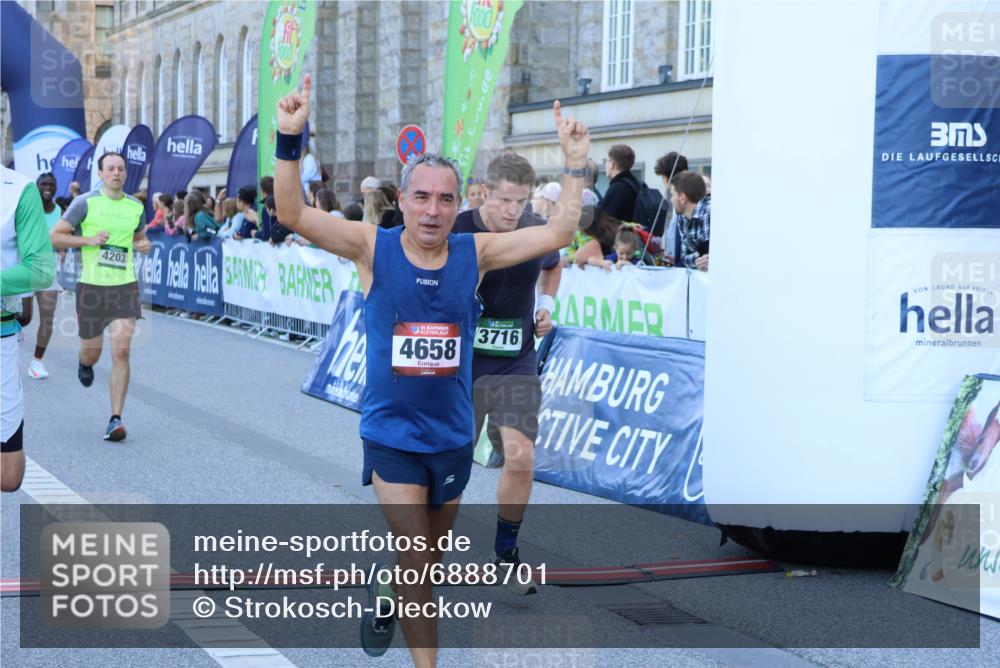 01.09.2024 - BARMER Alsterlauf Strokosch-Dieckow http://msf.ph/oto/6888701 01.09.2024 09:52:44 Ziel 2036, 2291, 2295, 2353, 2453, 2712, 2862, 3377, 3526, 3716, 3858, 4077, 4203, 4330, 4658, 5074, 5240, 8021 meine-sportfotos.de
