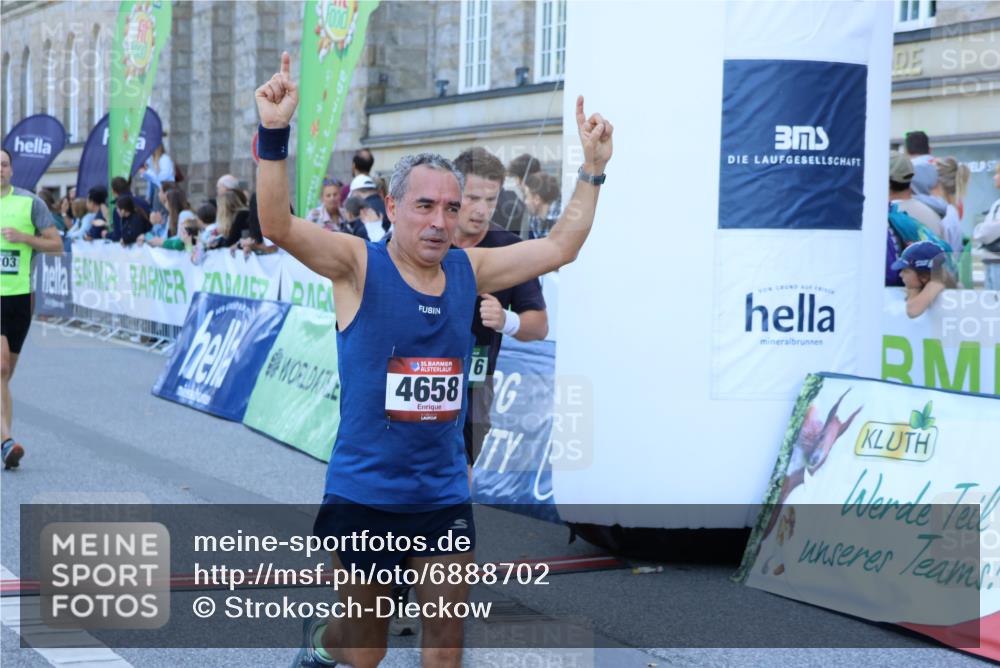 01.09.2024 - BARMER Alsterlauf Strokosch-Dieckow http://msf.ph/oto/6888702 01.09.2024 09:52:45 Ziel 2036, 2291, 2295, 2353, 2453, 2712, 2862, 3377, 3526, 3716, 3858, 4077, 4203, 4330, 4658, 5074, 5240, 8021 meine-sportfotos.de
