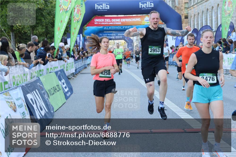 01.09.2024 - BARMER Alsterlauf Strokosch-Dieckow http://msf.ph/oto/6888776 01.09.2024 09:53:11 Ziel 2200, 2436, 2437, 2953, 2968, 3476, 3570, 3735, 4258, 4512, 4562, 4629, 4637, 5051, 5068, 8151, 8258, 8268 meine-sportfotos.de