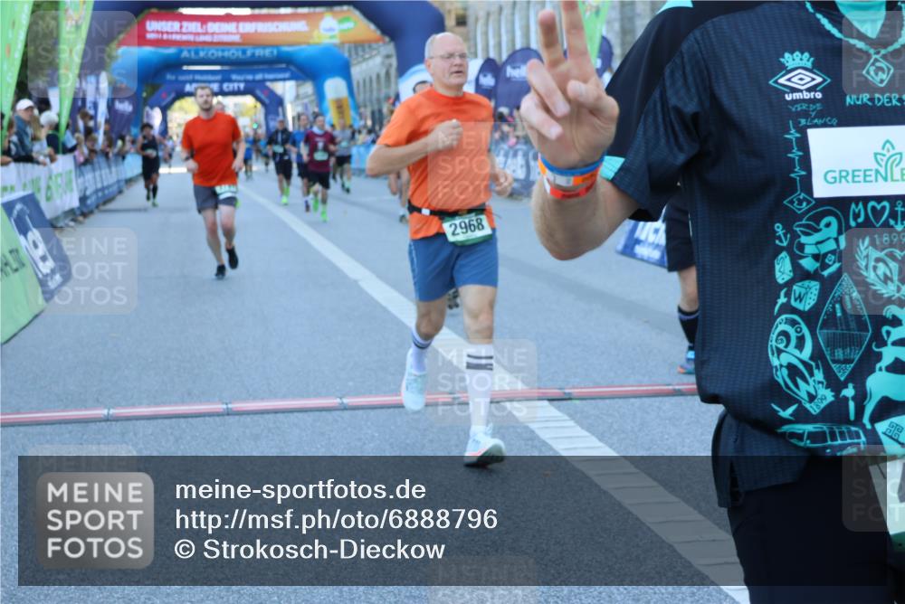 01.09.2024 - BARMER Alsterlauf Strokosch-Dieckow http://msf.ph/oto/6888796 01.09.2024 09:53:21 Ziel 2084, 2484, 2836, 2968, 3216, 3369, 3370, 3379, 3656, 3791, 3798, 4097, 4129, 4512, 4637, 4686, 4789, 4891, 8108, 8151 meine-sportfotos.de