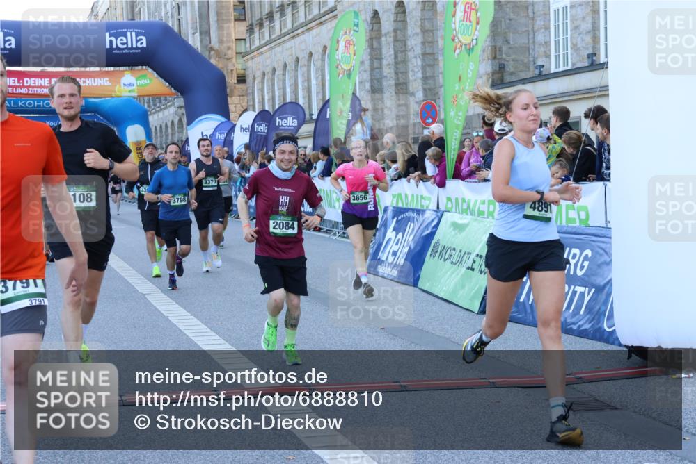 01.09.2024 - BARMER Alsterlauf Strokosch-Dieckow http://msf.ph/oto/6888810 01.09.2024 09:53:25 Ziel 2084, 2484, 2836, 3216, 3369, 3370, 3379, 3656, 3791, 3798, 3838, 4097, 4124, 4129, 4436, 4591, 4592, 4686, 4789, 4891, 4995, 8108, 8122 meine-sportfotos.de