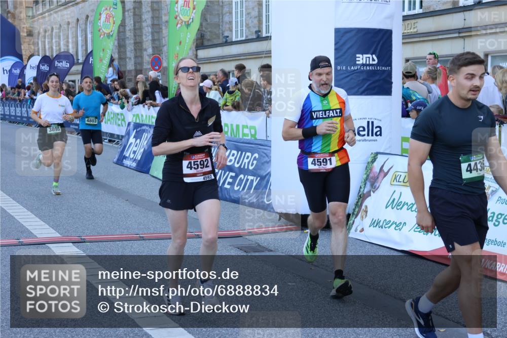 01.09.2024 - BARMER Alsterlauf Strokosch-Dieckow http://msf.ph/oto/6888834 01.09.2024 09:53:36 Ziel 2190, 2860, 2949, 3374, 3809, 3838, 3895, 4124, 4436, 4591, 4592, 4724, 4803, 4818, 4824, 4846, 8100, 8312, 8335 meine-sportfotos.de
