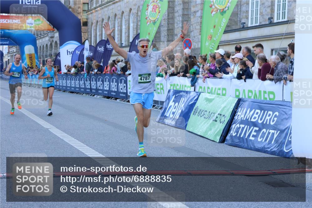 01.09.2024 - BARMER Alsterlauf Strokosch-Dieckow http://msf.ph/oto/6888835 01.09.2024 09:40:33 Ziel 3042, 4275, 4787, 4978 meine-sportfotos.de