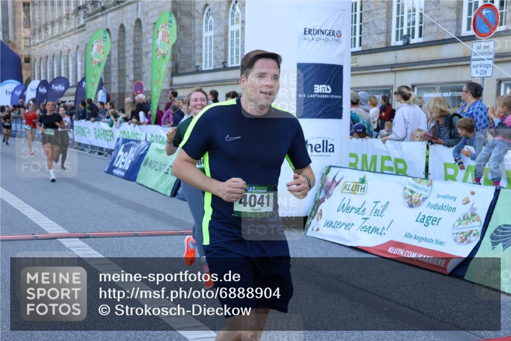 01.09.2024 - BARMER Alsterlauf Strokosch-Dieckow http://msf.ph/oto/6888904 01.09.2024 09:54:03 Ziel 2156, 2296, 2297, 2416, 2697, 2711, 2808, 3333, 3777, 3852, 4041, 4055, 4154, 4594, 5034, 5183, 8020, 8128, 8166, 8277 meine-sportfotos.de