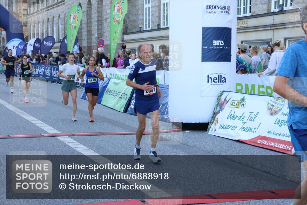 01.09.2024 - BARMER Alsterlauf Strokosch-Dieckow http://msf.ph/oto/6888918 01.09.2024 09:54:14 Ziel 2297, 2416, 2540, 2599, 2697, 2728, 2985, 3780, 4240, 4315, 4895, 5001, 5229 meine-sportfotos.de