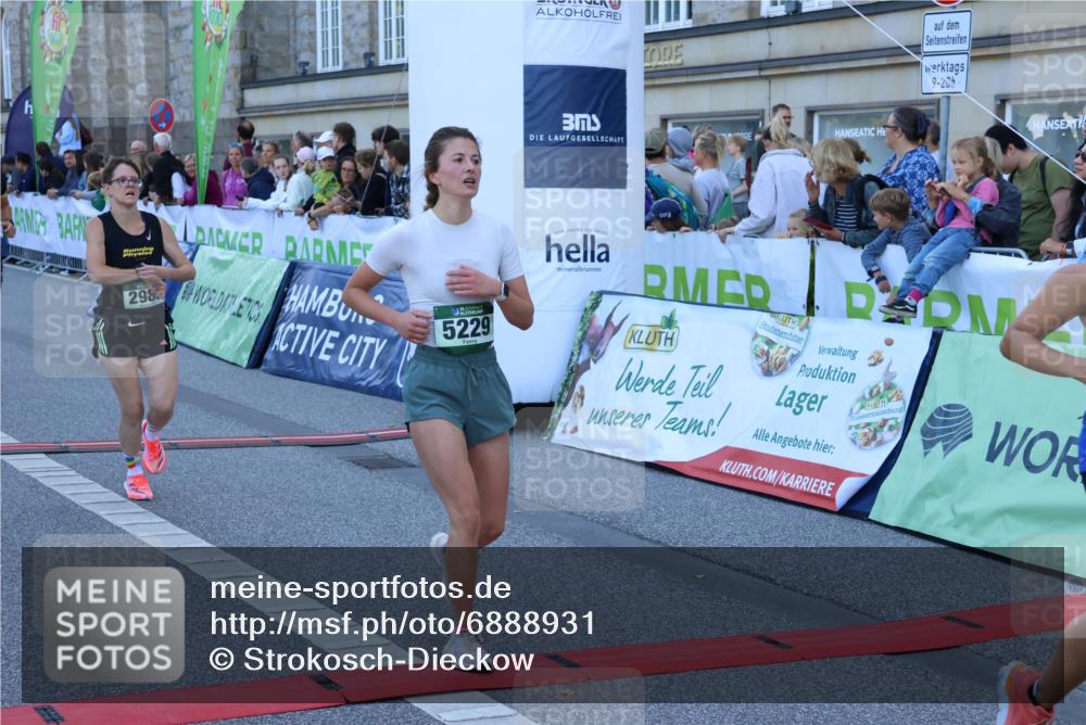 01.09.2024 - BARMER Alsterlauf Strokosch-Dieckow http://msf.ph/oto/6888931 01.09.2024 09:54:17 Ziel 2540, 2599, 2728, 2985, 3776, 3780, 4240, 4315, 4738, 4895, 5001, 5229 meine-sportfotos.de