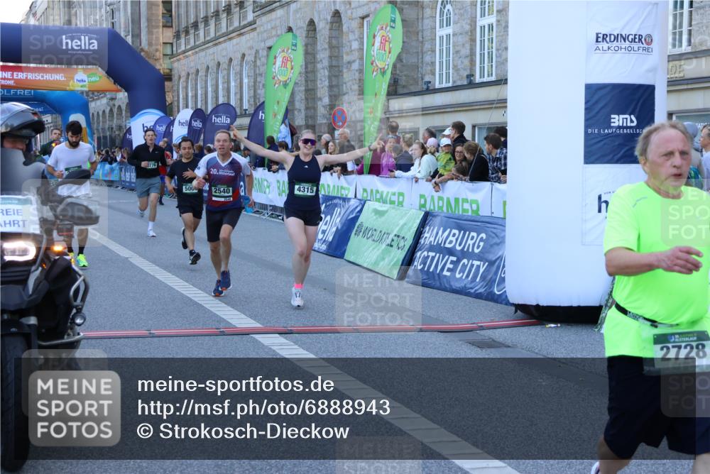 01.09.2024 - BARMER Alsterlauf Strokosch-Dieckow http://msf.ph/oto/6888943 01.09.2024 09:54:22 Ziel 2540, 2561, 2599, 2728, 3776, 3780, 4172, 4173, 4303, 4315, 4514, 4738, 5001 meine-sportfotos.de