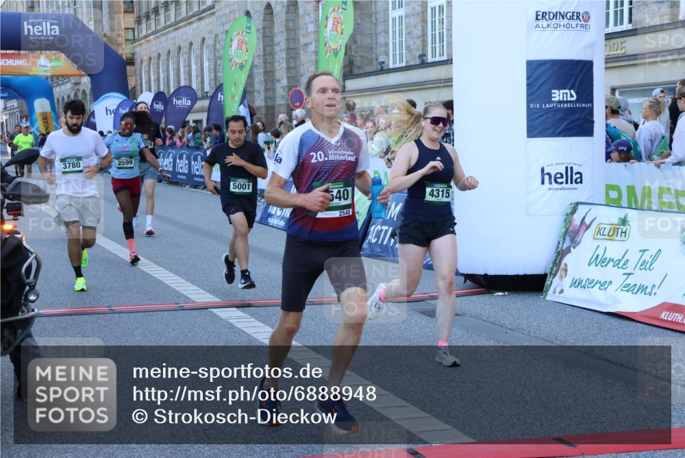 01.09.2024 - BARMER Alsterlauf Strokosch-Dieckow http://msf.ph/oto/6888948 01.09.2024 09:54:24 Ziel 2540, 2561, 2599, 3654, 3776, 3780, 4172, 4173, 4303, 4315, 4514, 4738, 5001 meine-sportfotos.de