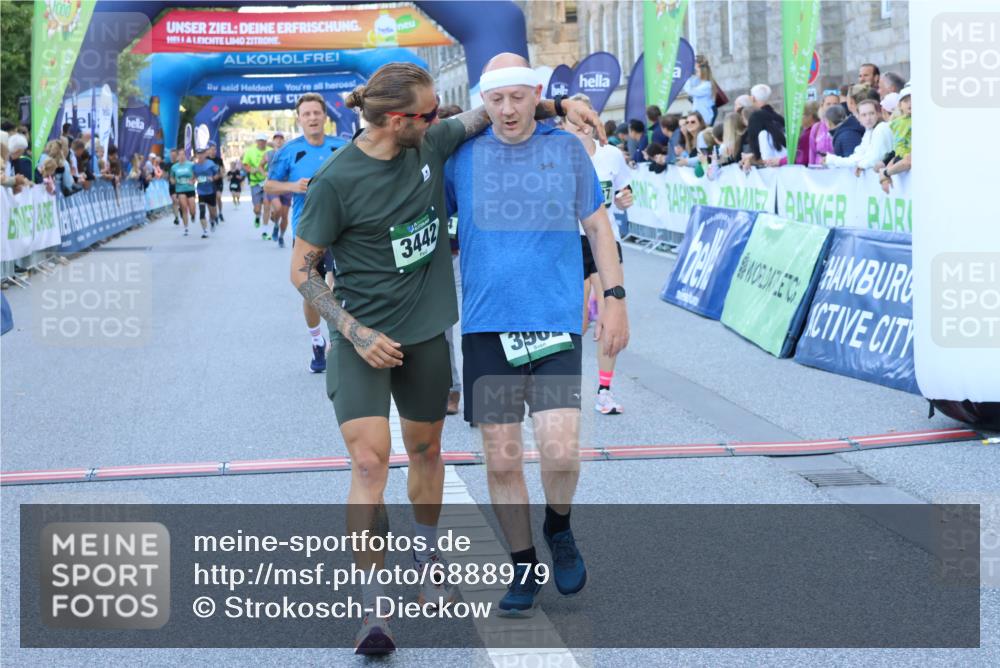 01.09.2024 - BARMER Alsterlauf Strokosch-Dieckow http://msf.ph/oto/6888979 01.09.2024 09:54:39 Ziel 1177, 2372, 2878, 2899, 3011, 3200, 3402, 3442, 3637, 3679, 3938, 3962, 4492, 4519, 4563, 4564, 4836, 5282, 5294, 8074, 8214 meine-sportfotos.de