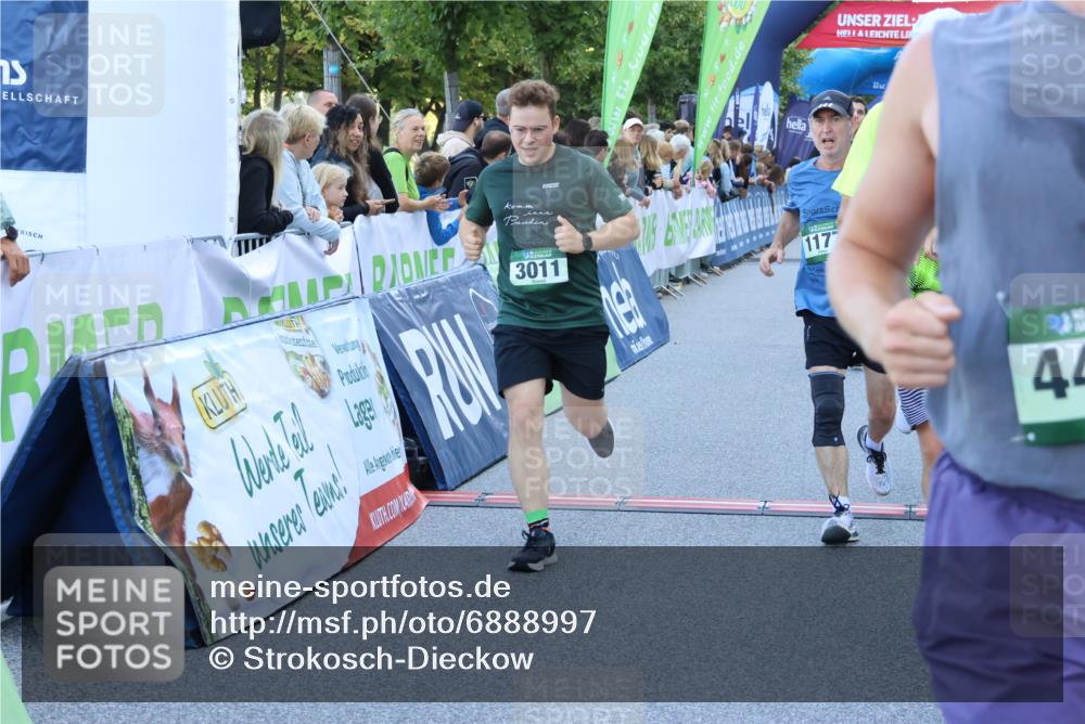 01.09.2024 - BARMER Alsterlauf Strokosch-Dieckow http://msf.ph/oto/6888997 01.09.2024 09:54:49 Ziel 1177, 2105, 2410, 2443, 3011, 3200, 3295, 3456, 4336, 4492, 4519, 4563, 4564, 4684, 4742, 4815, 4836, 4959, 5098, 5118, 5282, 5294, 8214 meine-sportfotos.de