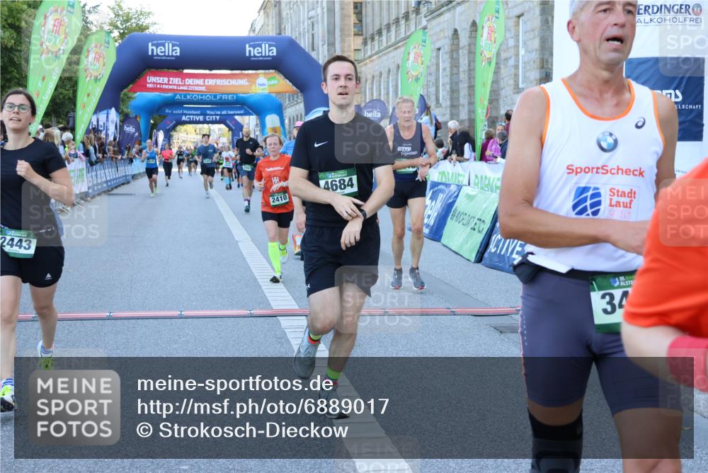 01.09.2024 - BARMER Alsterlauf Strokosch-Dieckow http://msf.ph/oto/6889017 01.09.2024 09:54:58 Ziel 2024, 2105, 2129, 2249, 2410, 2443, 2864, 2970, 2981, 3295, 3364, 3731, 4386, 4387, 4414, 4684, 4742, 5098, 5118, 5246, 8093 meine-sportfotos.de