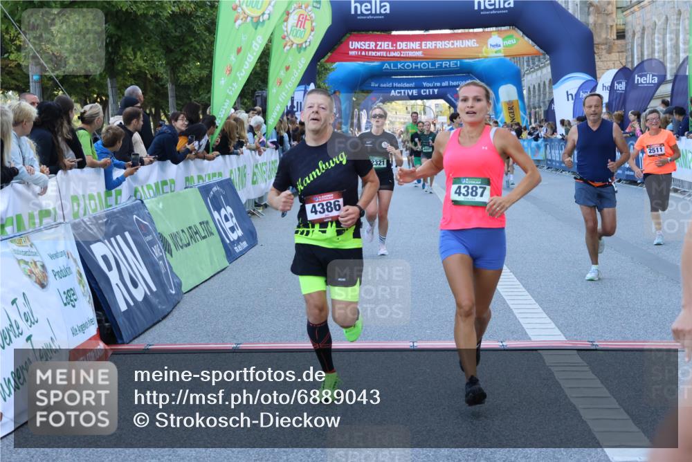 01.09.2024 - BARMER Alsterlauf Strokosch-Dieckow http://msf.ph/oto/6889043 01.09.2024 09:55:09 Ziel 2129, 2249, 2312, 2321, 2511, 2533, 2864, 2970, 3681, 3731, 3749, 4254, 4386, 4387, 4607, 4657, 5007, 5167, 5293, 5309, 8093 meine-sportfotos.de