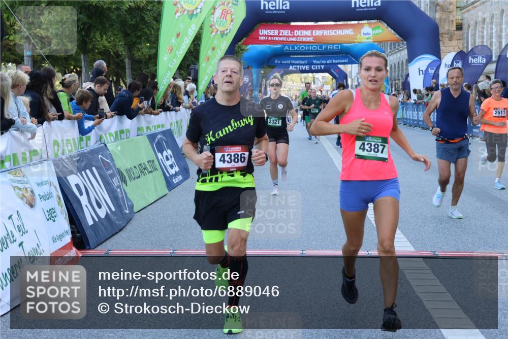 01.09.2024 - BARMER Alsterlauf Strokosch-Dieckow http://msf.ph/oto/6889046 01.09.2024 09:55:09 Ziel 2129, 2249, 2312, 2321, 2511, 2533, 2864, 2970, 3681, 3731, 3749, 4254, 4386, 4387, 4607, 4657, 5007, 5167, 5293, 5309, 8093 meine-sportfotos.de