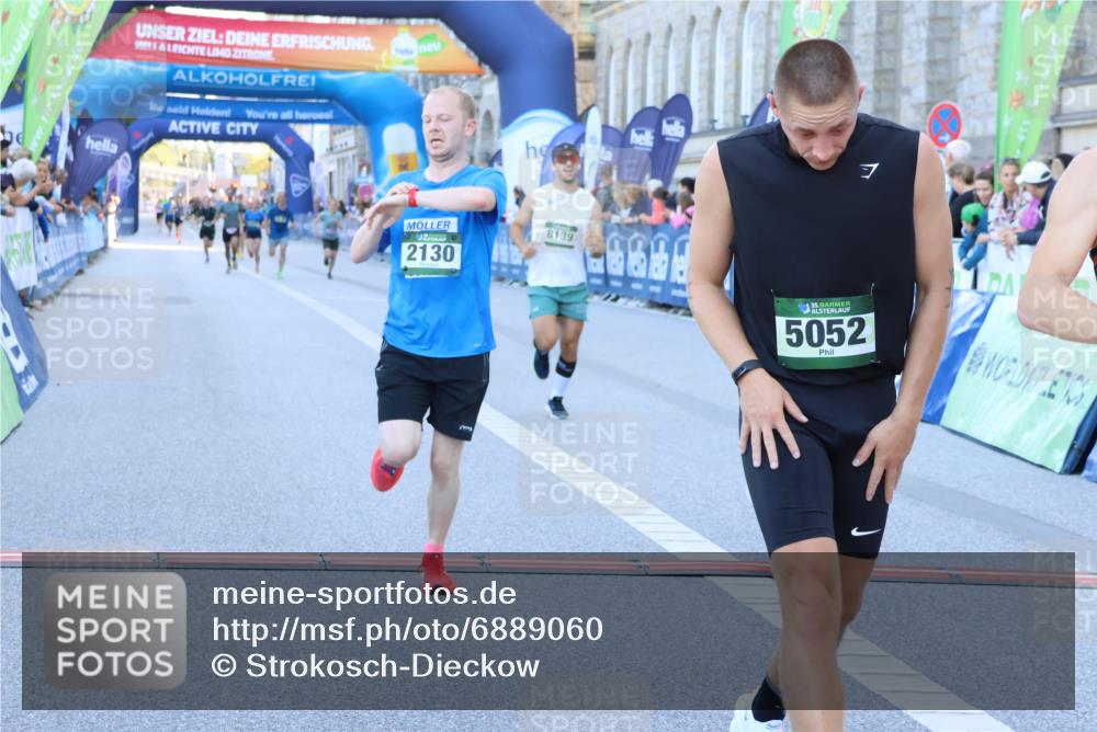 01.09.2024 - BARMER Alsterlauf Strokosch-Dieckow http://msf.ph/oto/6889060 01.09.2024 09:42:02 Ziel 2130, 3041, 4418, 4424, 4511, 4593, 4753, 4943, 5052, 5300, 8139, 8140 meine-sportfotos.de