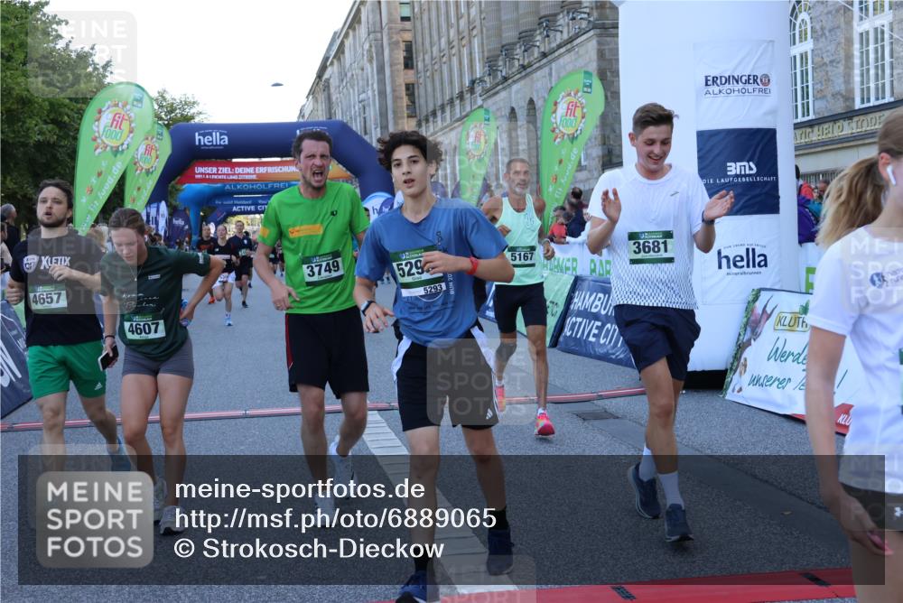 01.09.2024 - BARMER Alsterlauf Strokosch-Dieckow http://msf.ph/oto/6889065 01.09.2024 09:55:17 Ziel 2447, 2508, 2722, 2933, 2969, 3075, 3558, 3681, 3749, 3816, 4334, 4335, 4607, 4626, 4657, 4697, 5007, 5167, 5293, 5309, 8121 meine-sportfotos.de