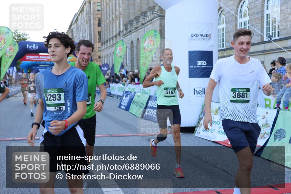 01.09.2024 - BARMER Alsterlauf Strokosch-Dieckow http://msf.ph/oto/6889066 01.09.2024 09:55:18 Ziel 2447, 2508, 2722, 2933, 2969, 3075, 3156, 3558, 3681, 3749, 3816, 4334, 4335, 4607, 4626, 4657, 4697, 5007, 5167, 5293, 5309, 8121 meine-sportfotos.de