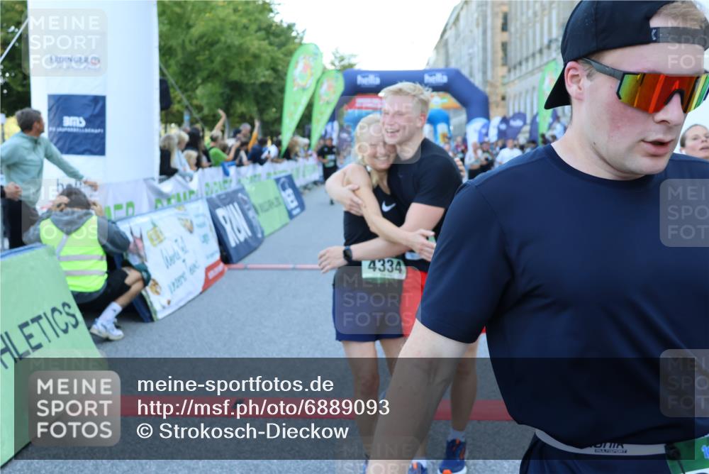 01.09.2024 - BARMER Alsterlauf Strokosch-Dieckow http://msf.ph/oto/6889093 01.09.2024 09:55:31 Ziel 2194, 2232, 2955, 3060, 3156, 3186, 3241, 3317, 3409, 3800, 3923, 4053, 4654, 5243, 8350 meine-sportfotos.de