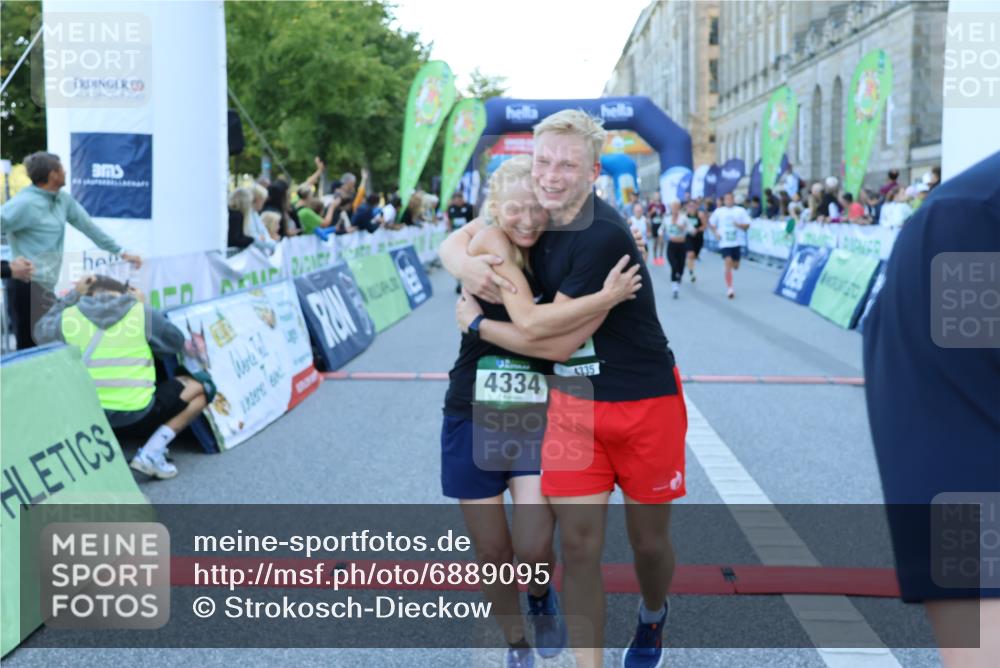 01.09.2024 - BARMER Alsterlauf Strokosch-Dieckow http://msf.ph/oto/6889095 01.09.2024 09:55:31 Ziel 2194, 2232, 2955, 3060, 3156, 3186, 3241, 3317, 3409, 3800, 3923, 4053, 4654, 5243, 8350 meine-sportfotos.de