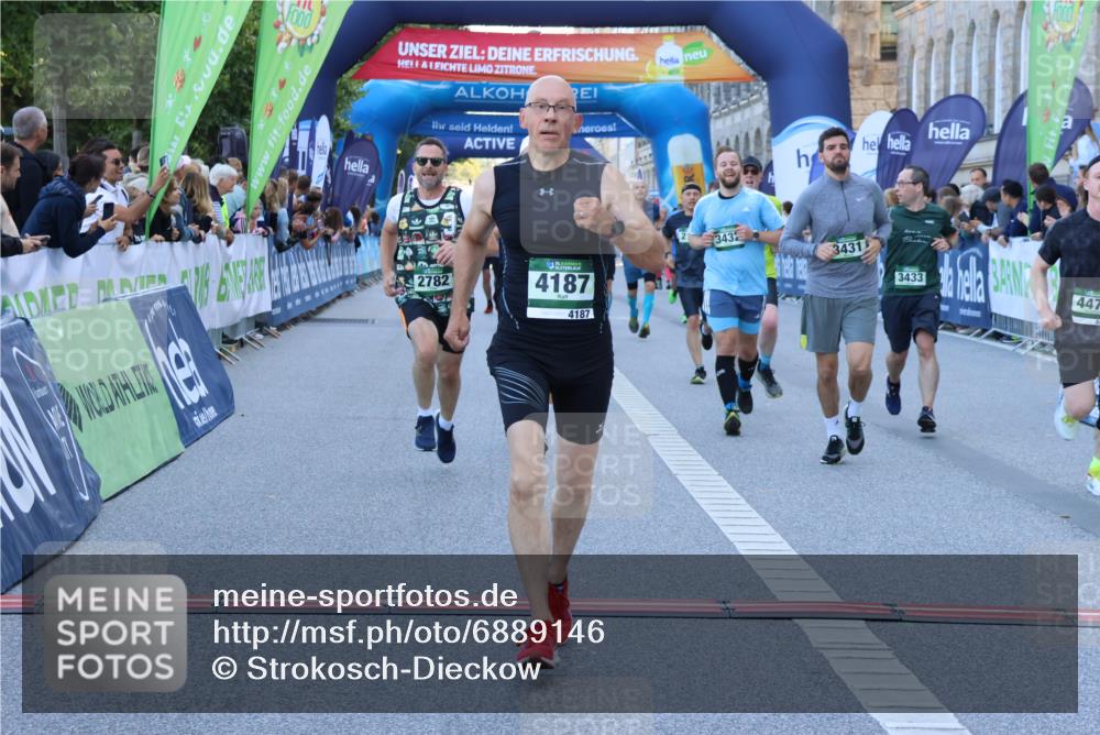 01.09.2024 - BARMER Alsterlauf Strokosch-Dieckow http://msf.ph/oto/6889146 01.09.2024 09:55:51 Ziel 2100, 2195, 2458, 2616, 2782, 3423, 3431, 3432, 3433, 3703, 3857, 3989, 4187, 4476, 4866, 4899, 4946, 5108, 5226, 5262 meine-sportfotos.de