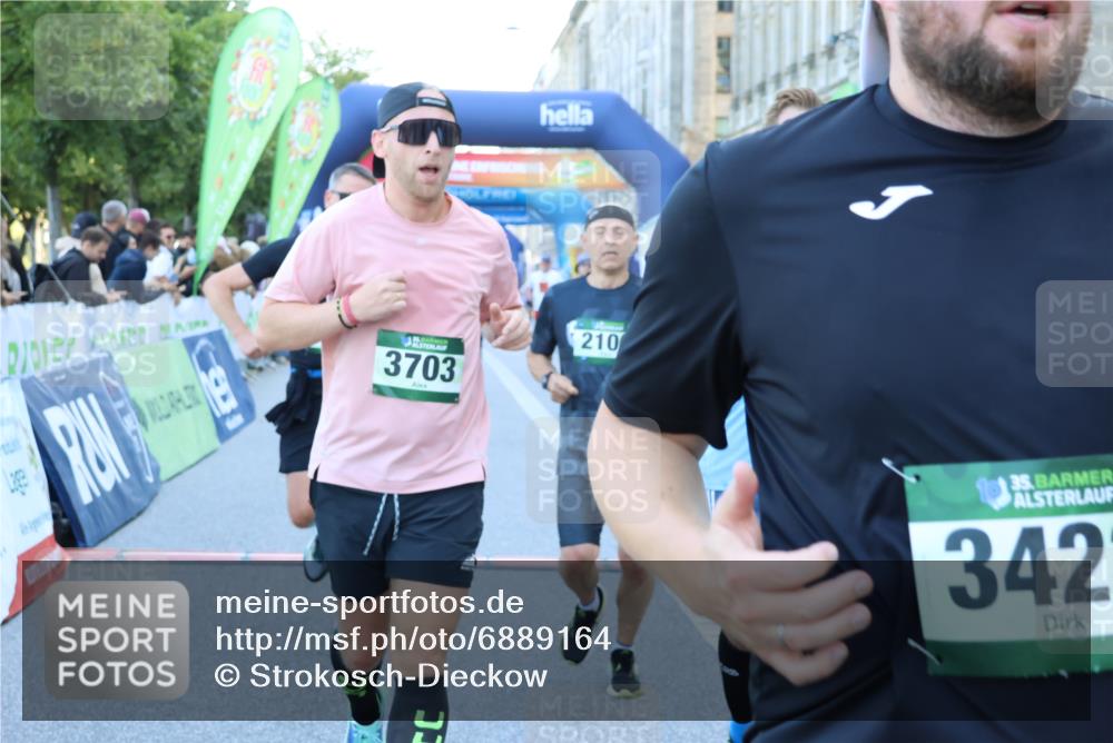 01.09.2024 - BARMER Alsterlauf Strokosch-Dieckow http://msf.ph/oto/6889164 01.09.2024 09:55:56 Ziel 2100, 2195, 2458, 2616, 3117, 3181, 3423, 3431, 3432, 3433, 3548, 3703, 3857, 3989, 4718, 4782, 4866, 4899, 4946, 5108, 5226, 5262 meine-sportfotos.de