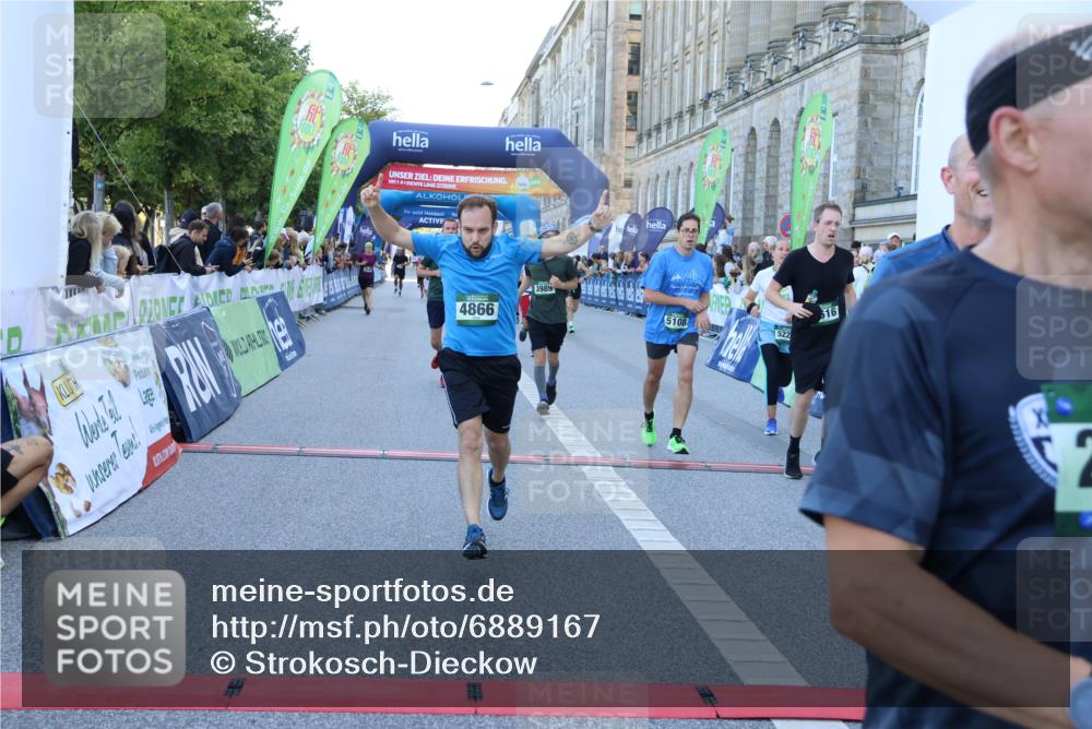 01.09.2024 - BARMER Alsterlauf Strokosch-Dieckow http://msf.ph/oto/6889167 01.09.2024 09:55:58 Ziel 2022, 2100, 2195, 2458, 2542, 2616, 3117, 3143, 3181, 3277, 3548, 3857, 3989, 4718, 4782, 4866, 4899, 4946, 5108, 5226 meine-sportfotos.de
