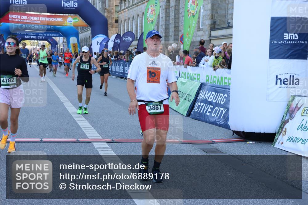 01.09.2024 - BARMER Alsterlauf Strokosch-Dieckow http://msf.ph/oto/6889178 01.09.2024 09:56:03 Ziel 2022, 2359, 2360, 2542, 3117, 3143, 3181, 3277, 3536, 3548, 3561, 3857, 3997, 4718, 4782, 8203 meine-sportfotos.de