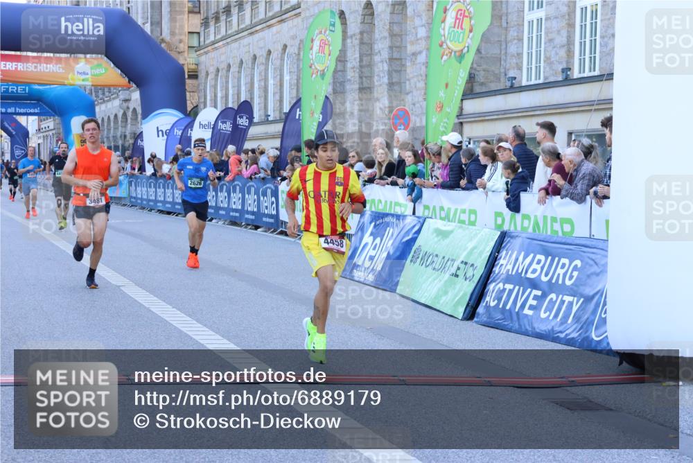 01.09.2024 - BARMER Alsterlauf Strokosch-Dieckow http://msf.ph/oto/6889179 01.09.2024 09:42:57 Ziel 2492, 2626, 2951, 3481, 4450, 4458 meine-sportfotos.de