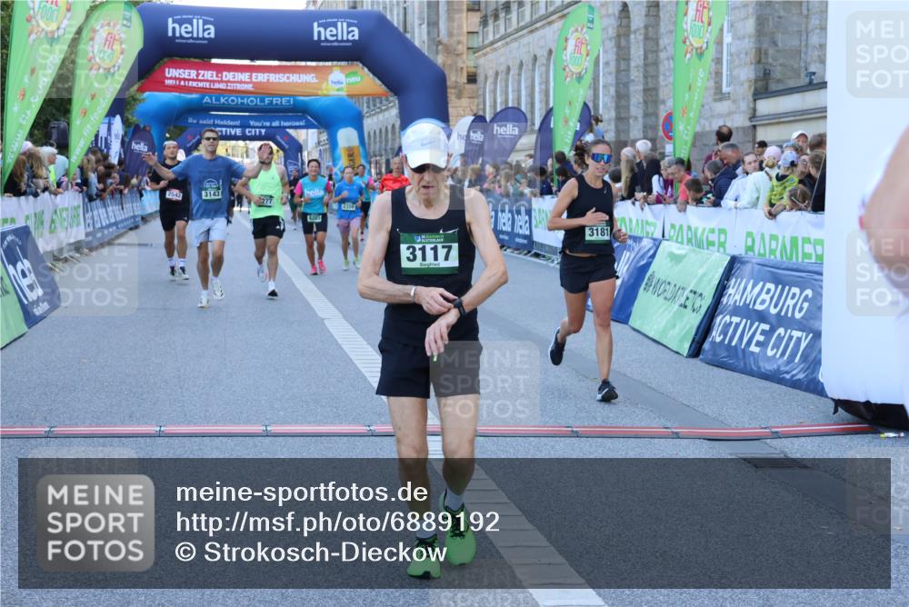 01.09.2024 - BARMER Alsterlauf Strokosch-Dieckow http://msf.ph/oto/6889192 01.09.2024 09:56:05 Ziel 2022, 2359, 2360, 2542, 3117, 3143, 3181, 3277, 3536, 3548, 3561, 3997, 4178, 4718, 4735, 4782, 8203 meine-sportfotos.de