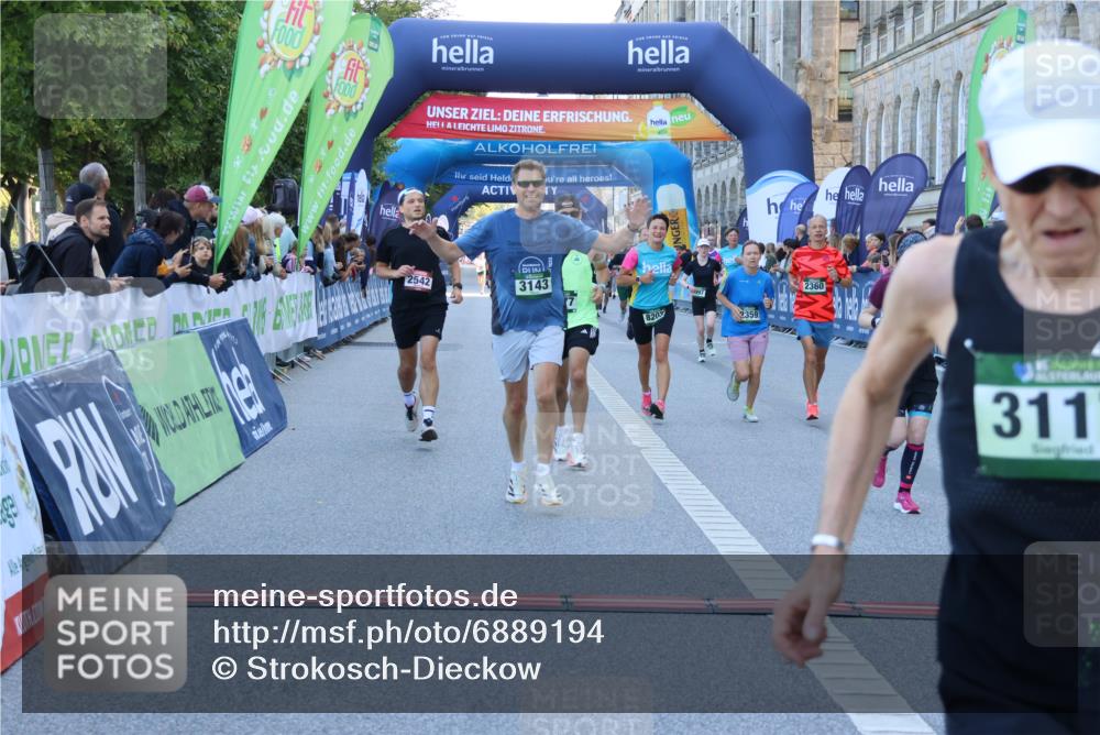 01.09.2024 - BARMER Alsterlauf Strokosch-Dieckow http://msf.ph/oto/6889194 01.09.2024 09:56:07 Ziel 2022, 2359, 2360, 2542, 3117, 3143, 3181, 3277, 3536, 3548, 3561, 3872, 3884, 3997, 4178, 4735, 8203 meine-sportfotos.de