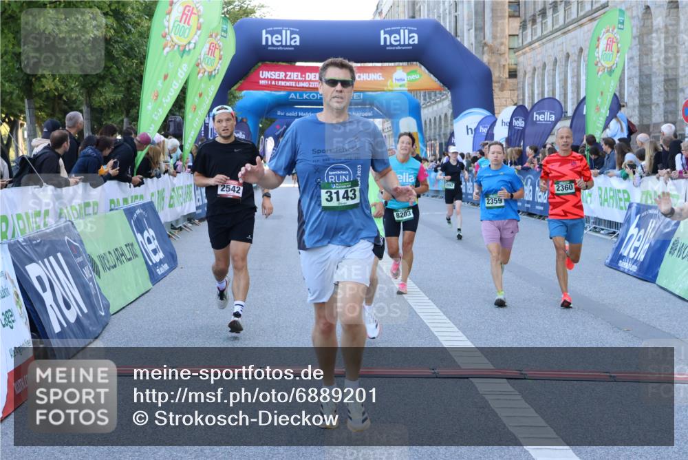 01.09.2024 - BARMER Alsterlauf Strokosch-Dieckow http://msf.ph/oto/6889201 01.09.2024 09:56:08 Ziel 2022, 2359, 2360, 2542, 2914, 3143, 3181, 3277, 3536, 3561, 3872, 3884, 3997, 4178, 4357, 4735, 4896, 8203 meine-sportfotos.de