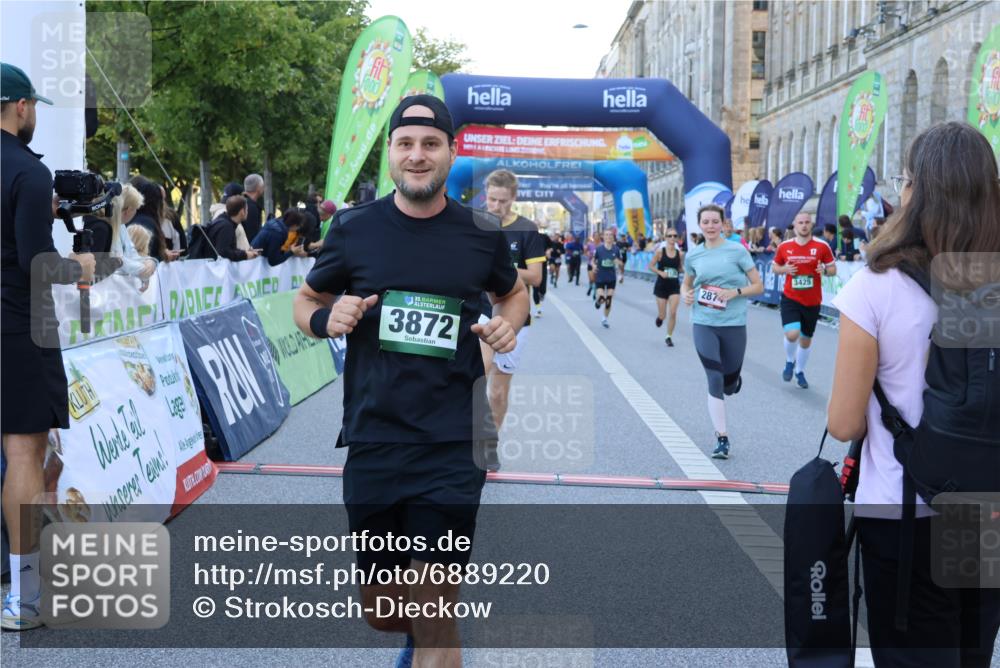 01.09.2024 - BARMER Alsterlauf Strokosch-Dieckow http://msf.ph/oto/6889220 01.09.2024 09:56:19 Ziel 2371, 2869, 2874, 2914, 3184, 3191, 3207, 3352, 3425, 3822, 3872, 3884, 3929, 4023, 4128, 4357, 4473, 4736, 4896, 8237 meine-sportfotos.de