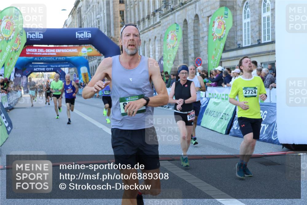 01.09.2024 - BARMER Alsterlauf Strokosch-Dieckow http://msf.ph/oto/6889308 01.09.2024 09:44:15 Ziel 2256, 2268, 2502, 2724, 3016, 3151, 3463, 3763, 3825, 4166, 4174, 4407, 4840, 5093, 8075, 8155, 8266, 8288 meine-sportfotos.de