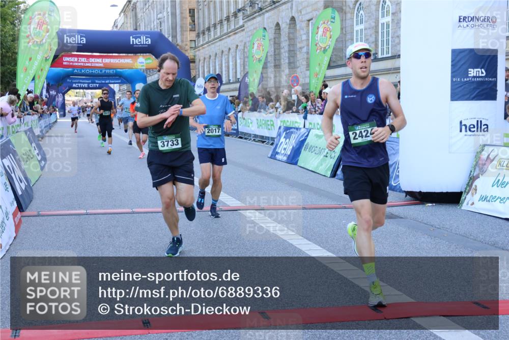 01.09.2024 - BARMER Alsterlauf Strokosch-Dieckow http://msf.ph/oto/6889336 01.09.2024 09:44:30 Ziel 2017, 2257, 2422, 2424, 3273, 3466, 3495, 3733, 3919, 4221, 4310, 4685, 5197, 8094, 8145, 8264 meine-sportfotos.de