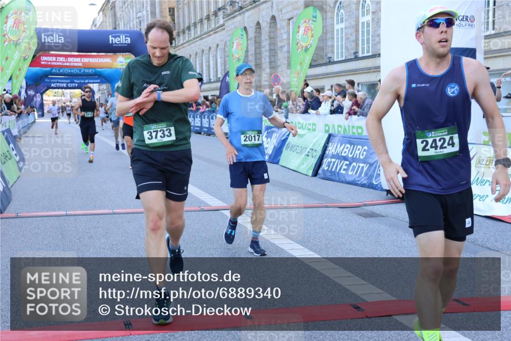 01.09.2024 - BARMER Alsterlauf Strokosch-Dieckow http://msf.ph/oto/6889340 01.09.2024 09:44:31 Ziel 2017, 2257, 2422, 2424, 3273, 3466, 3495, 3733, 3919, 4221, 4685, 5006, 5197, 8094, 8145, 8264 meine-sportfotos.de