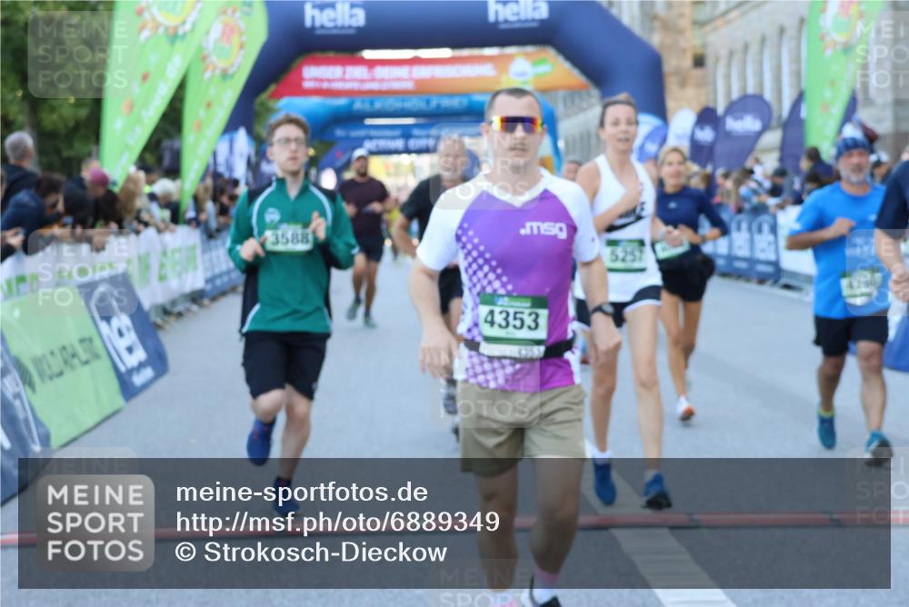 01.09.2024 - BARMER Alsterlauf Strokosch-Dieckow http://msf.ph/oto/6889349 01.09.2024 09:57:08 Ziel 2211, 2221, 2373, 2783, 2809, 3027, 3386, 3588, 3988, 4021, 4022, 4353, 4499, 4634, 4760, 5073, 5257 meine-sportfotos.de