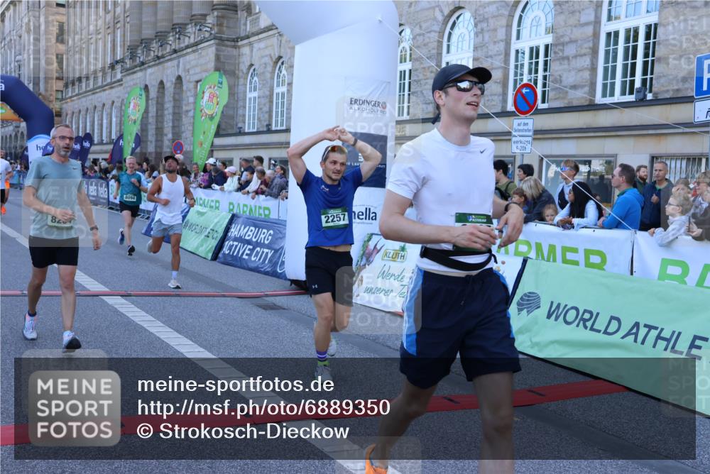 01.09.2024 - BARMER Alsterlauf Strokosch-Dieckow http://msf.ph/oto/6889350 01.09.2024 09:44:39 Ziel 2257, 2422, 3495, 3899, 4221, 4747, 4987, 5006, 5009, 8094, 8145, 8264, 8280 meine-sportfotos.de