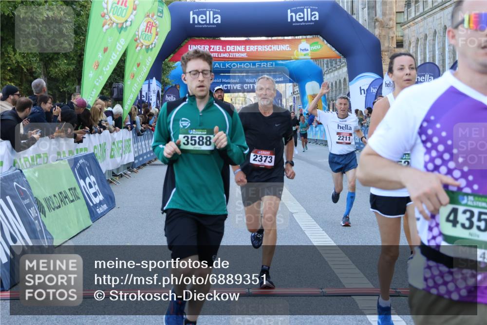01.09.2024 - BARMER Alsterlauf Strokosch-Dieckow http://msf.ph/oto/6889351 01.09.2024 09:57:09 Ziel 2211, 2221, 2373, 2783, 3027, 3386, 3588, 3988, 4022, 4353, 4499, 4634, 4760, 5073, 5257 meine-sportfotos.de
