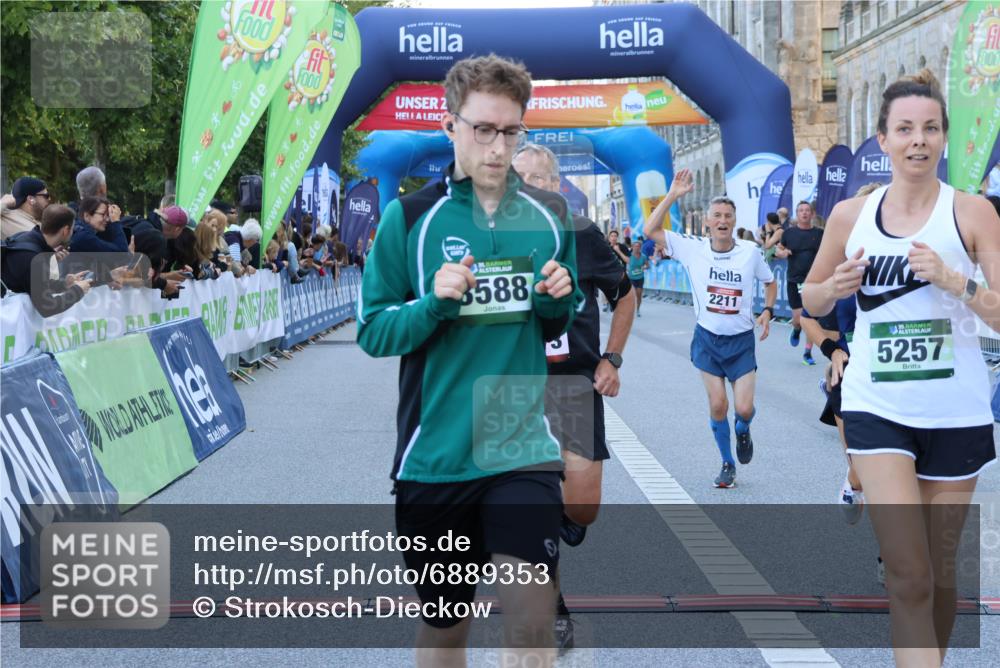 01.09.2024 - BARMER Alsterlauf Strokosch-Dieckow http://msf.ph/oto/6889353 01.09.2024 09:57:09 Ziel 2211, 2221, 2373, 2783, 3027, 3386, 3588, 3988, 4022, 4353, 4499, 4634, 4760, 5073, 5257 meine-sportfotos.de